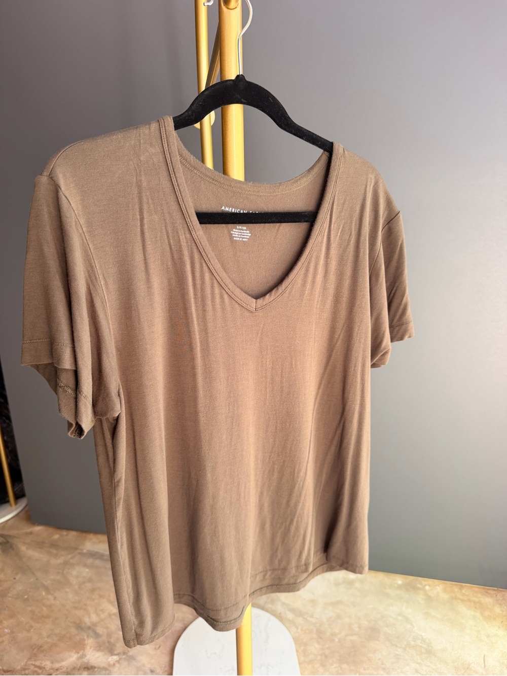 American Eagle outfitters soft & sexy V-Neck Women’s Tee in Olive green